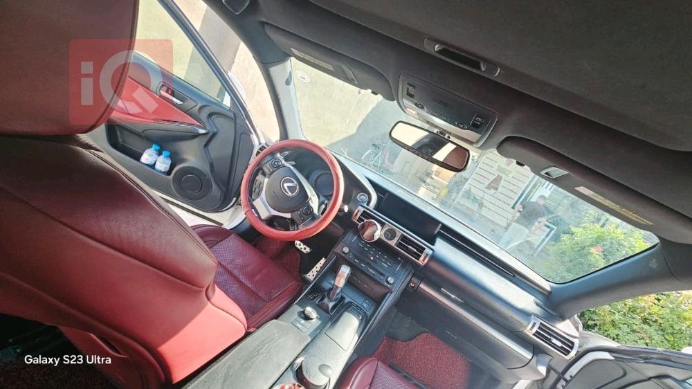 Lexus IS